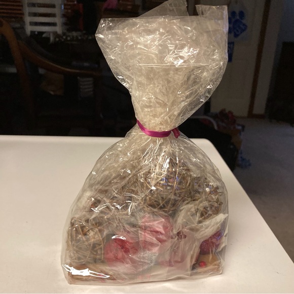 Yankee Candle Christmas Berries Potpourri 10 Oz New Old Stock - Picture 3 of 14